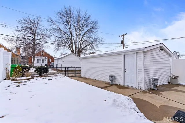 $320,000 | 6541 Lindenwood Place, St. Louis, MO 63109