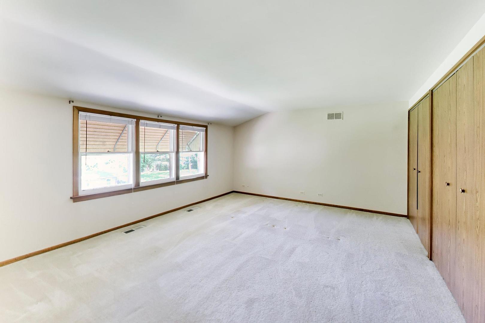 103 Cottonwood Road Northbrook, IL 60062 - Photo 30 of 50 an empty room with windows