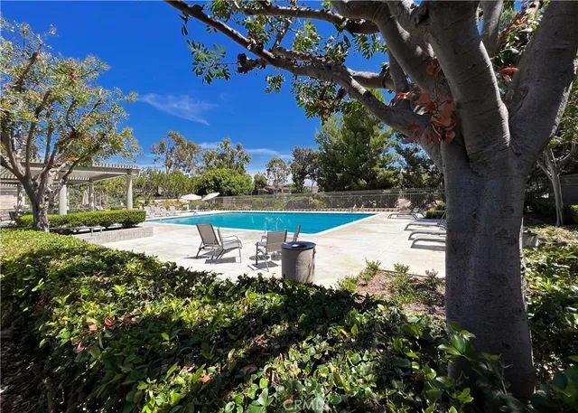 a view of a water fountain in front of a building