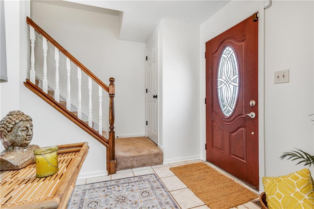 285 Randy Lane Coraopolis, PA 15108 - Photo 3 of 25 Gallery Image 3