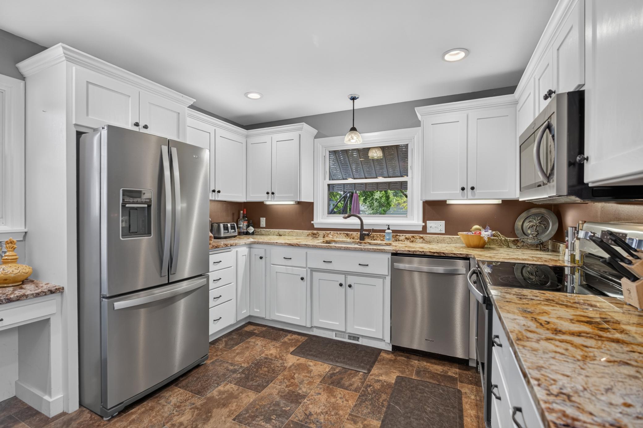1007 11th Avenue Northeast Rochester, MN 55906 - Photo 4 of 29 Gallery Image 4