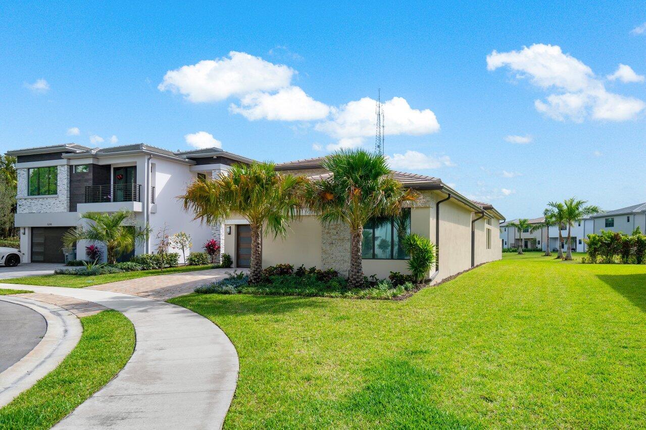 8254 Royal County Down Road Boca Raton, FL 33434 - Photo 9 of 12 large lot