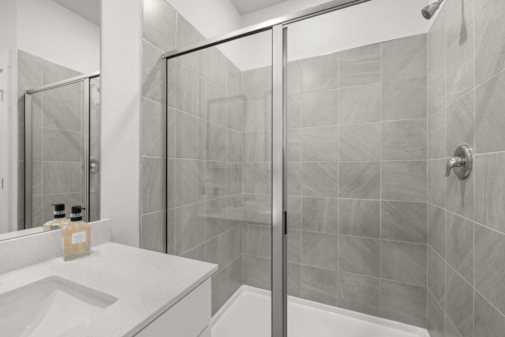500 Hinton Street Lebanon, TN 37090 - Photo 40 of 67 a bathroom with a bathtub and a shower
