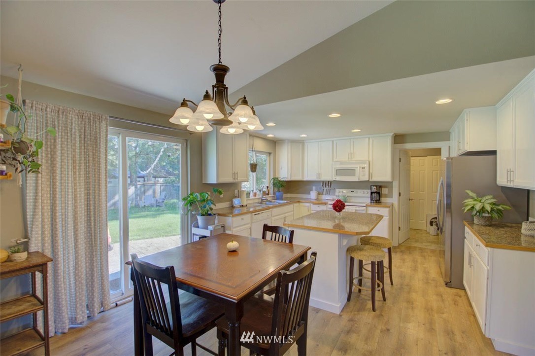 8104 173rd Avenue Southwest Rochester, WA 98579 - Photo 7 of 28