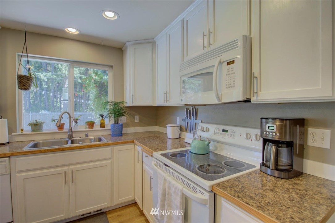 8104 173rd Avenue Southwest Rochester, WA 98579 - Photo 9 of 28