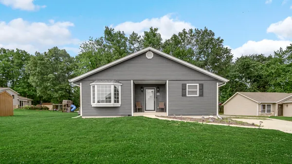 $238,000 | 2908 Watertown Ave Lake Station, Lake Station, IN 46405