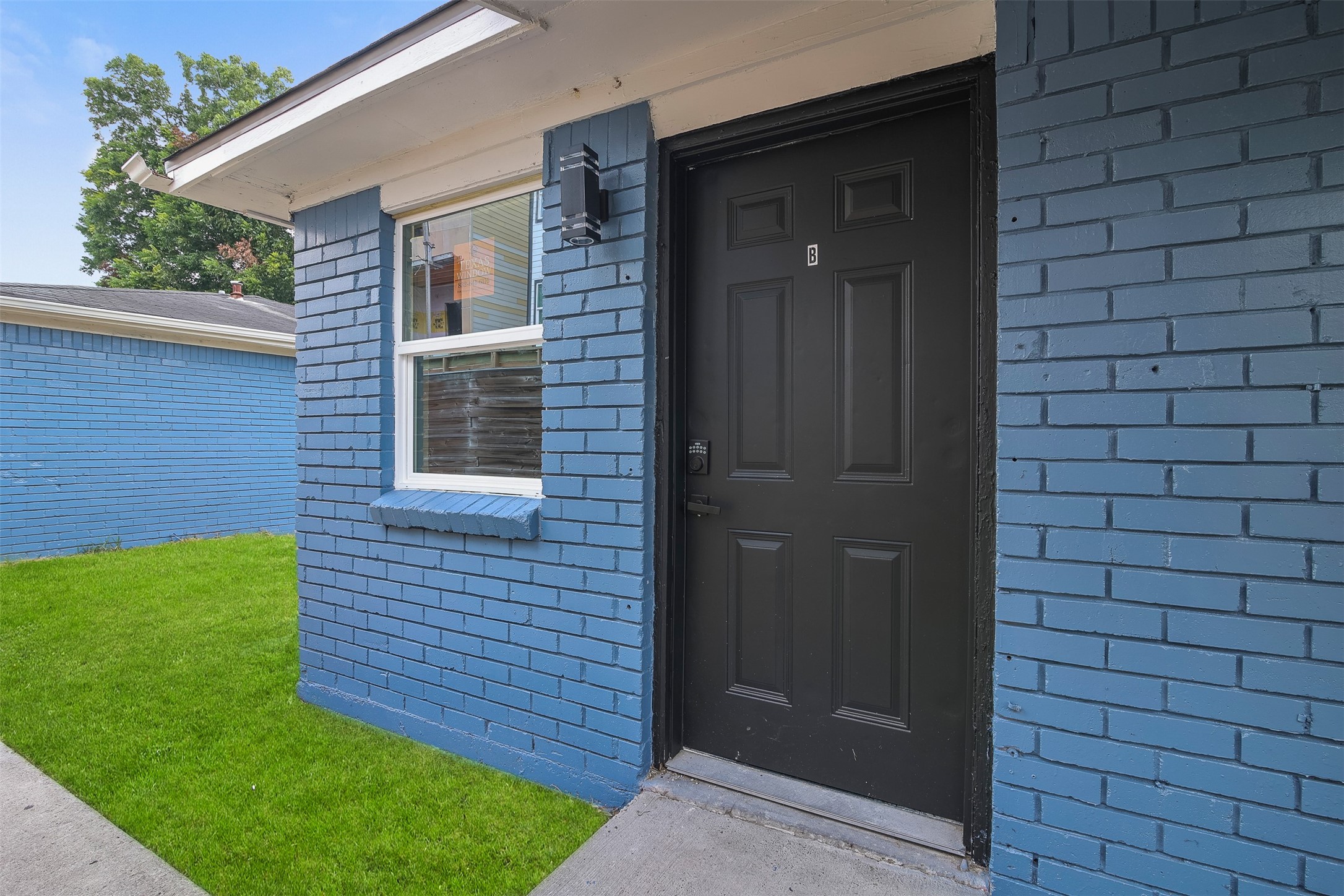 4755 Wilmington Street, Unit 6 Houston, TX 77033 - Photo 23 of 27 Unit B Front Door
