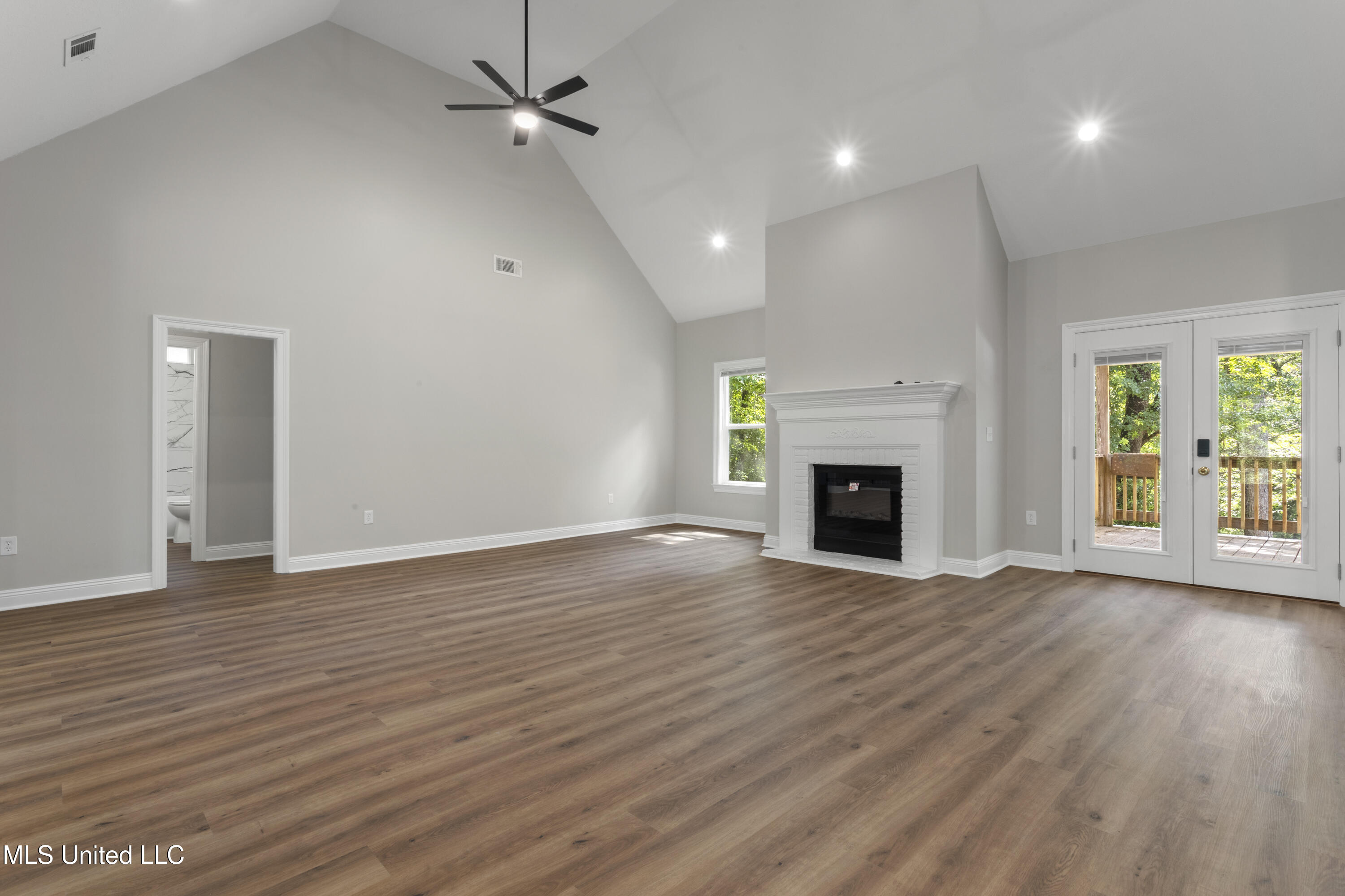 3554 Rivers Point Road D'Iberville, MS 39540 - Photo 9 of 46 011