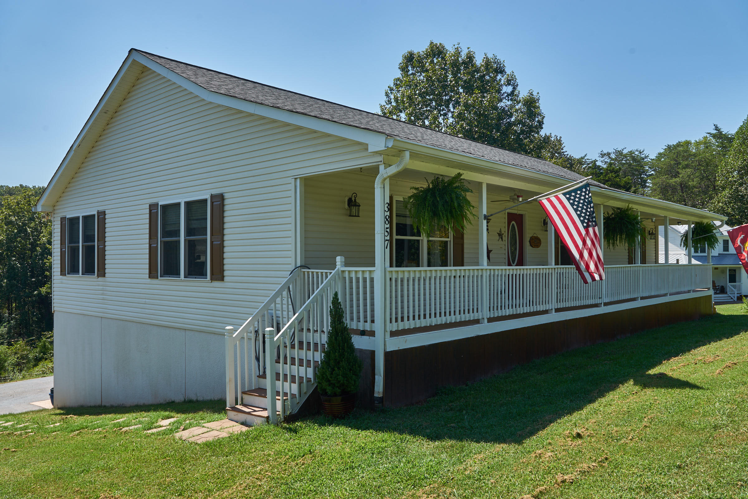 3857 Light Pink Road Louisville, TN 37777 - Photo 3 of 35 3857 Side View