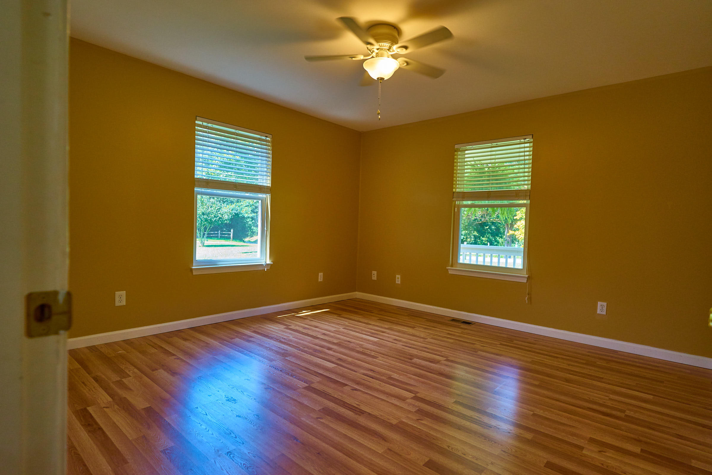 3857 Light Pink Road Louisville, TN 37777 - Photo 24 of 35 Guest Room
