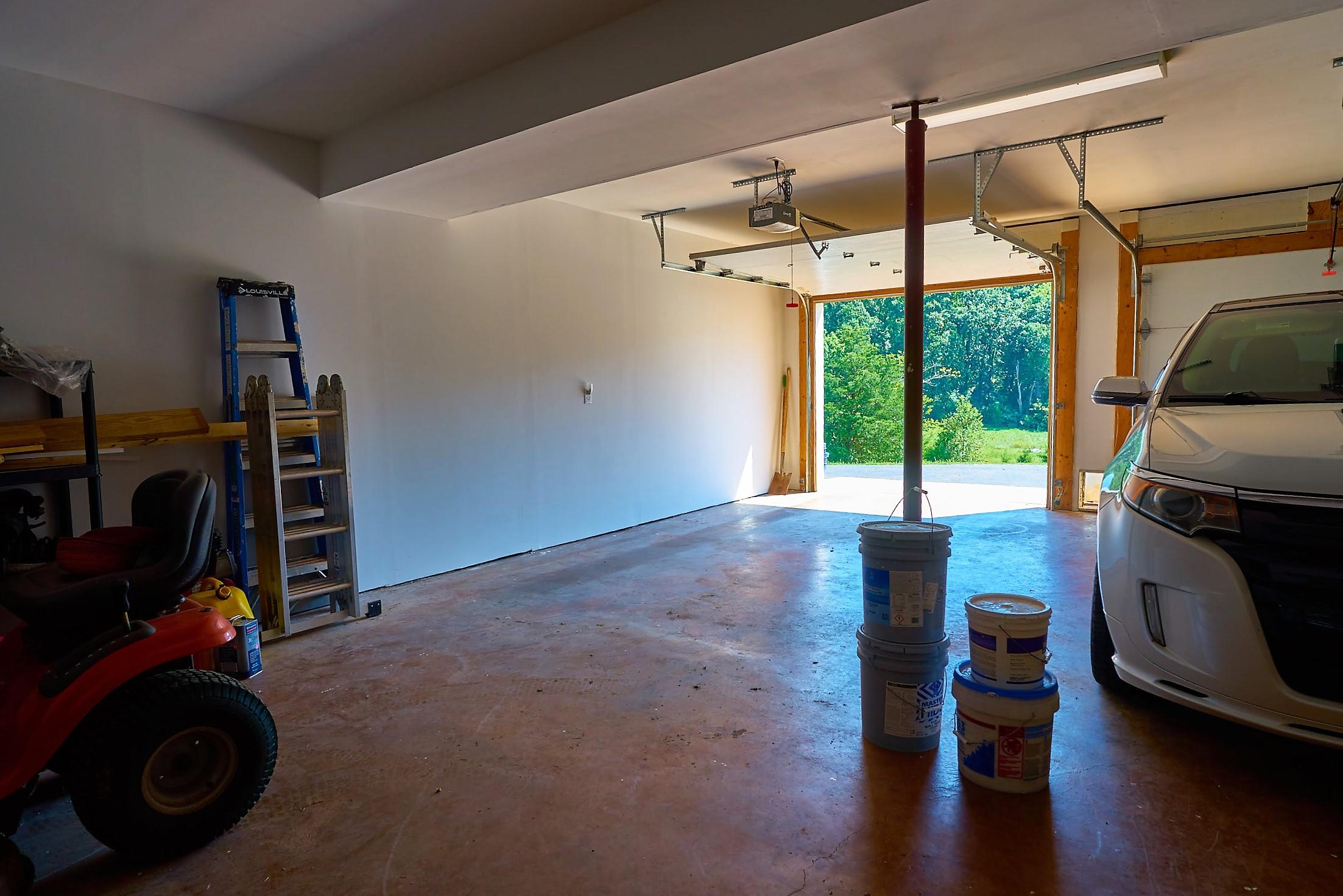 3857 Light Pink Road Louisville, TN 37777 - Photo 33 of 35 3857 Garage 2