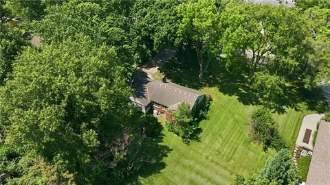 $1,000,000 | 9319 High Drive, Leawood, KS 66206