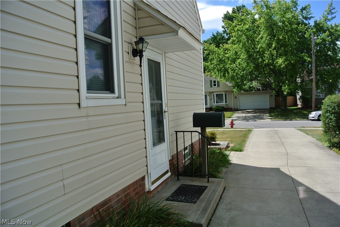 13519 Thraves Road Cleveland, OH 44125 - Photo 26 of 30 Covered side entrance