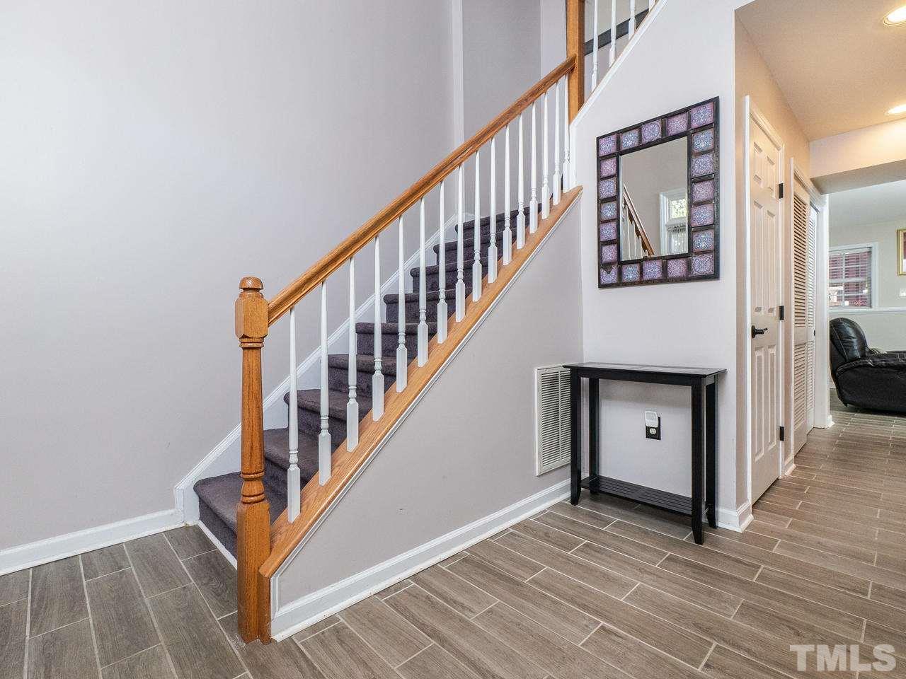 5560 Vista View Court Raleigh, NC 27612 - Photo 3 of 29 Gallery Image 3