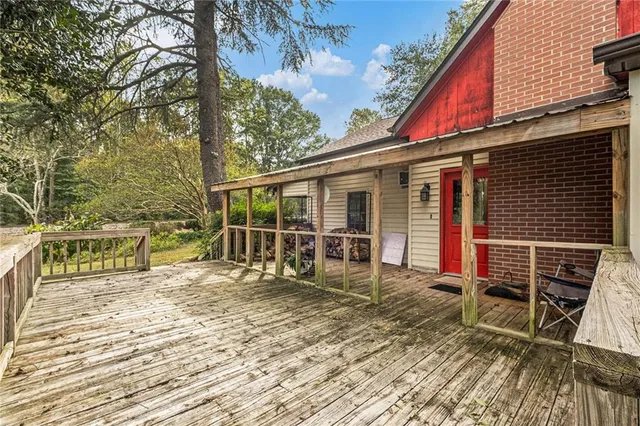 a view of a back yard of the house