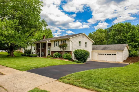 $899,000 | 3213 Allness Lane, Herndon, VA 20171