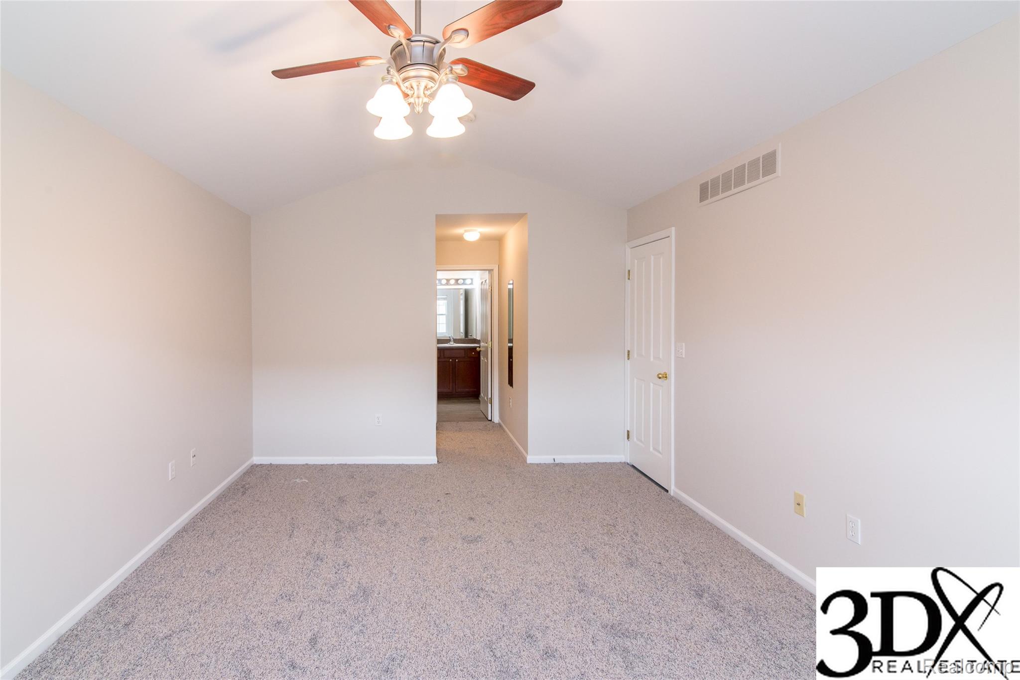 4256 Hampton Ridge Boulevard Howell, MI 48843 - Photo 20 of 25 025_19.jpg