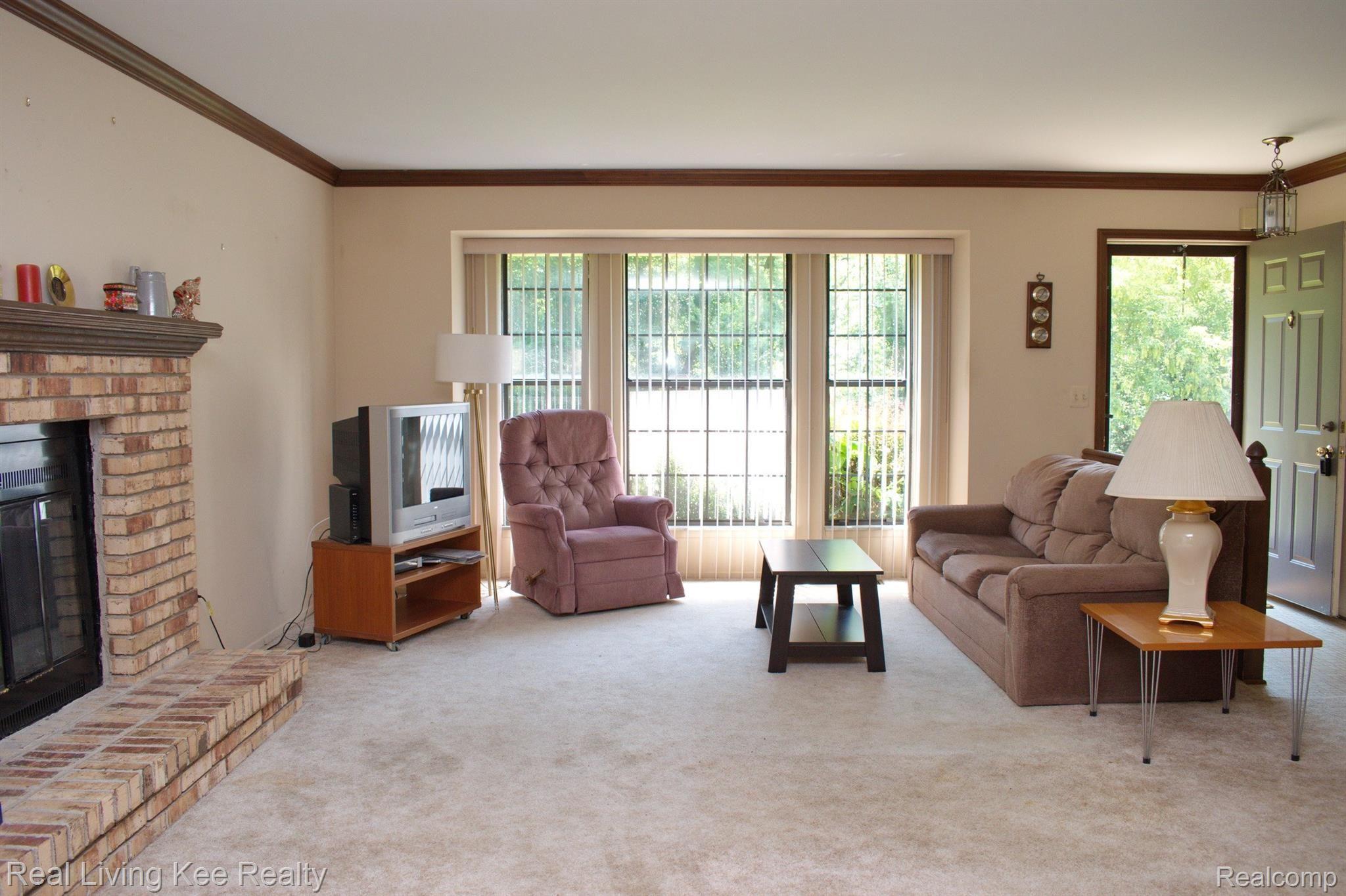 1893 Christy Court Rochester, MI 48309 - Photo 4 of 37 Living Rm 35.jpg