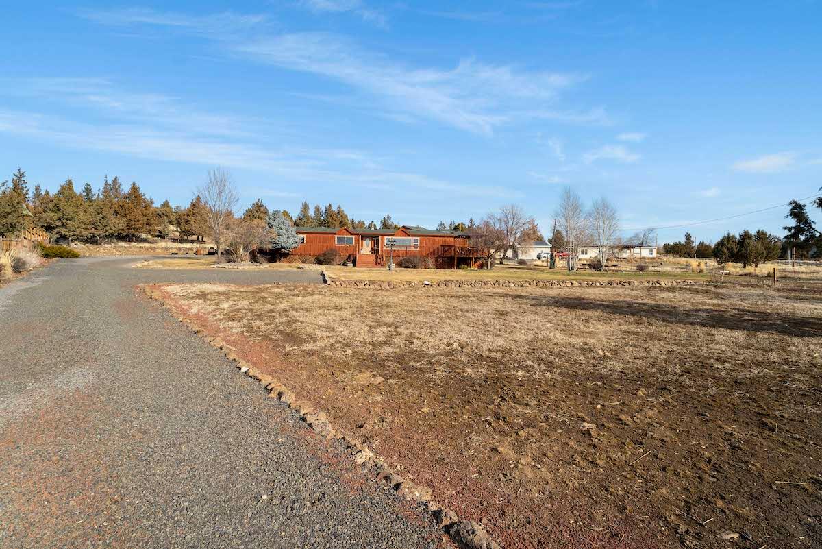 8242 Southwest Sand Ridge Road Terrebonne, OR 97760 - Photo 48 of 50 36-Exterior