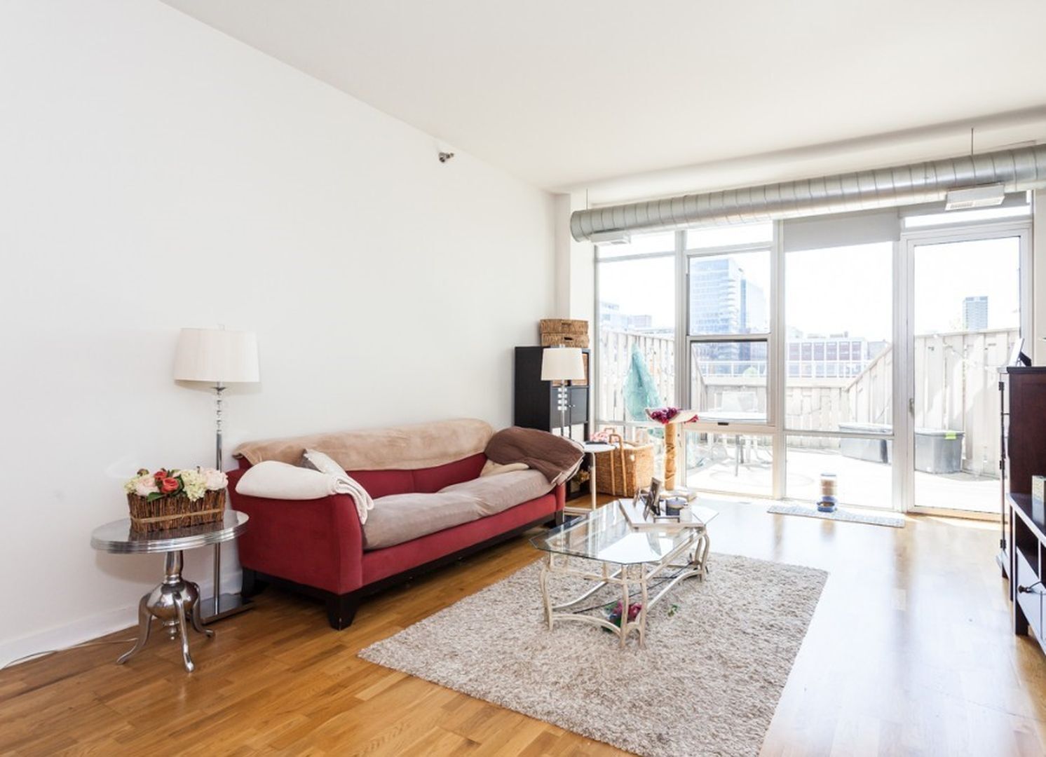 901 West Madison Street, Unit 404 Chicago, IL 60607 - Photo 6 of 12 a living room with furniture and a large window