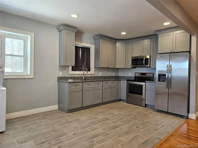 $1,500 | 3 Shadylawn Place, Unit 2, Montgomery, NY 12549