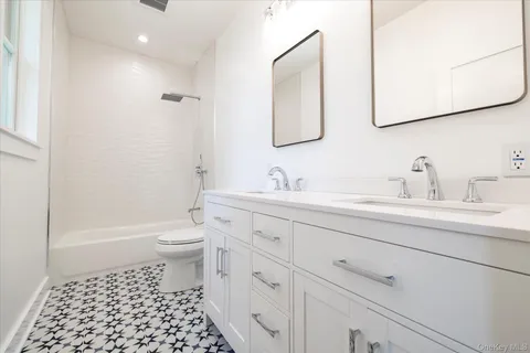 $1,799,000 | 480 Ackerly Pond Lane, Southold, NY 11971