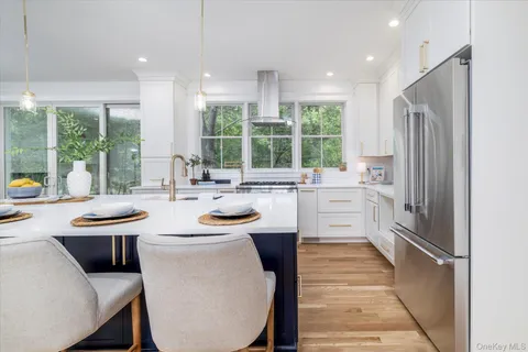 $1,799,000 | 480 Ackerly Pond Lane, Southold, NY 11971