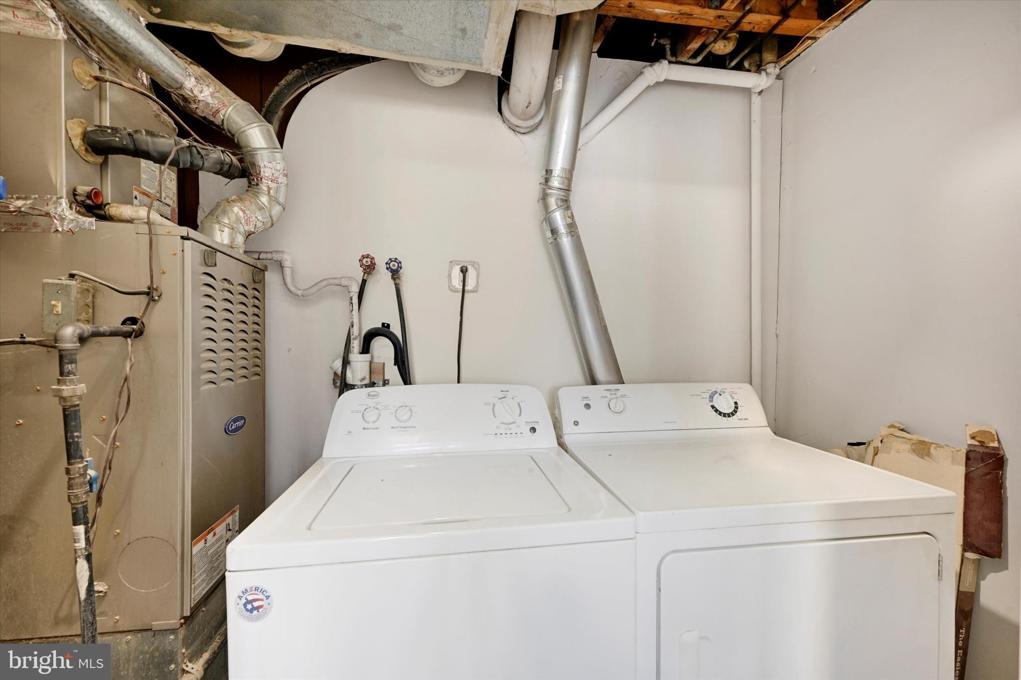 4436 Annapolis Road Halethorpe, MD 21227 - Photo 15 of 30 a utility room with dryer and washer