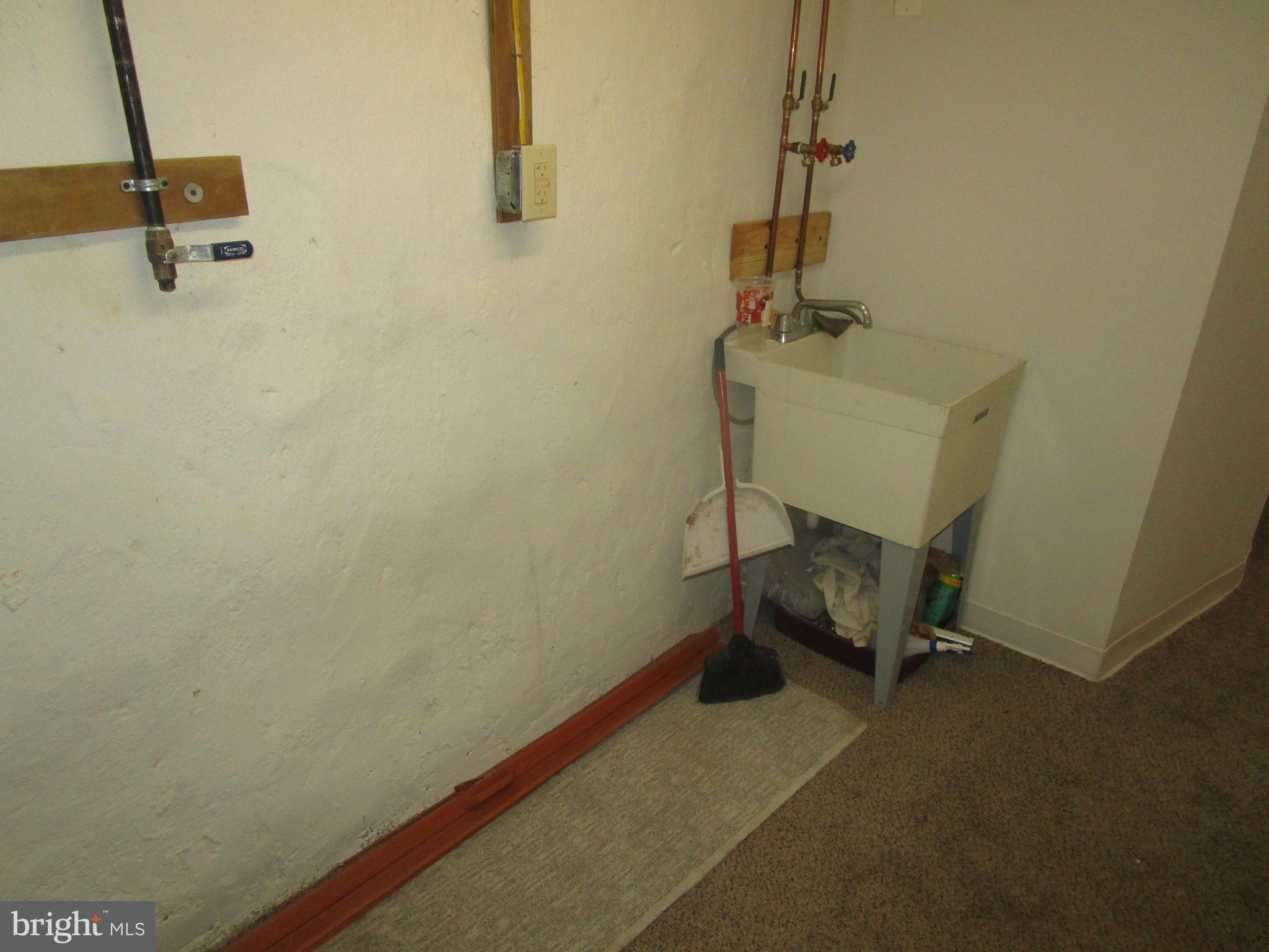 7262 Calvin Road Upper Darby, PA 19082 - Photo 22 of 24 Laundry area