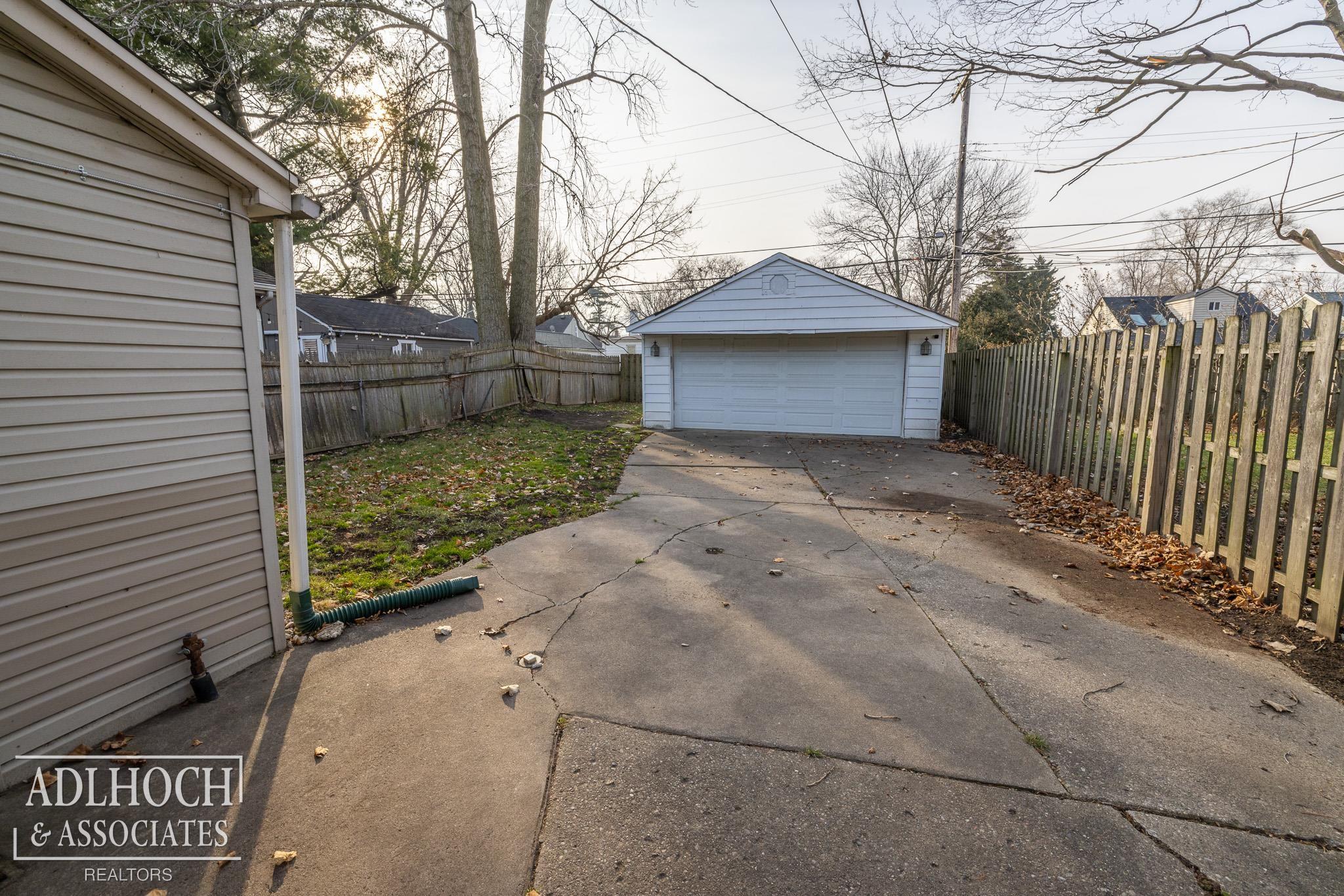 2065 Ridgemont Road Grosse Pointe Woods, MI 48236 - Photo 21 of 26