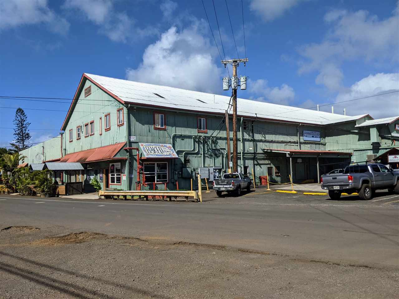 307 West Kuiaha Road Haiku, HI 96708 - Photo 30 of 30 a view of a building with car parked