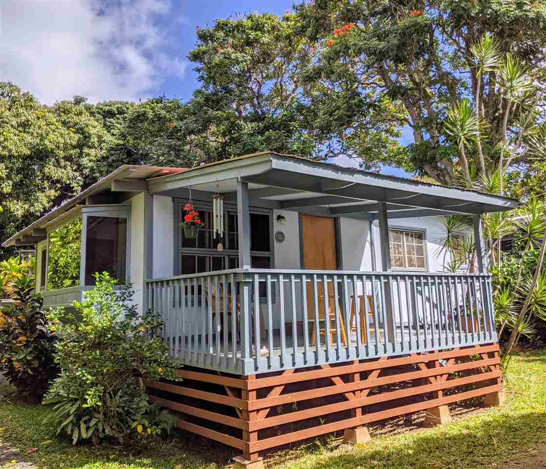 307 West Kuiaha Road Haiku, HI 96708 - Photo 3 of 30 a view of porch with a bench