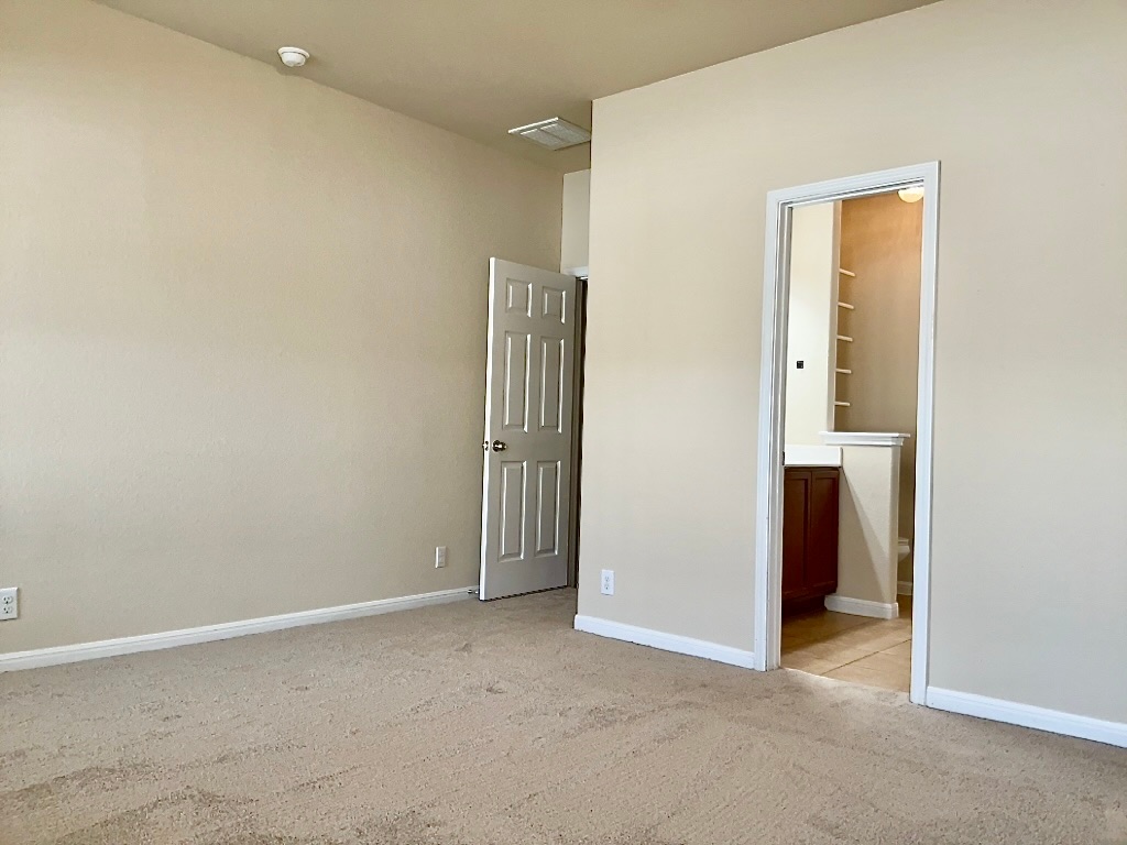 720 Noatak Trail Pflugerville, TX 78660 - Photo 10 of 20 an empty room with closet