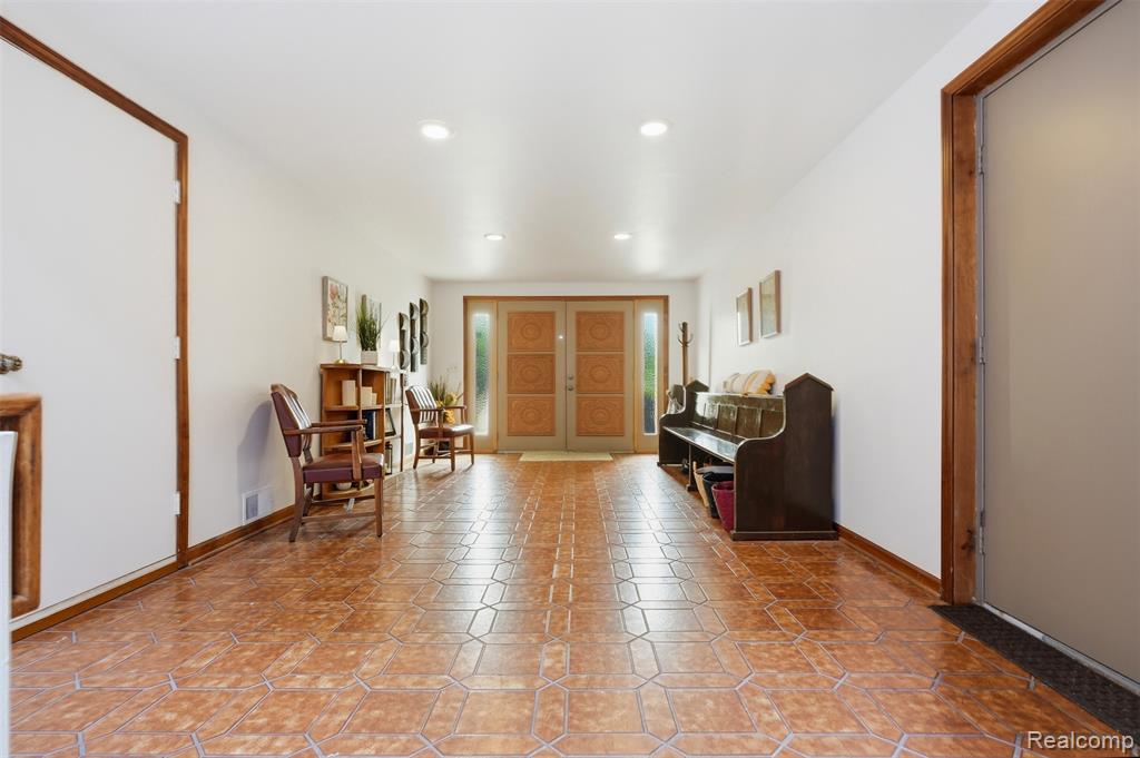 11034 East Grand River Road Brighton, MI 48116 - Photo 7 of 60