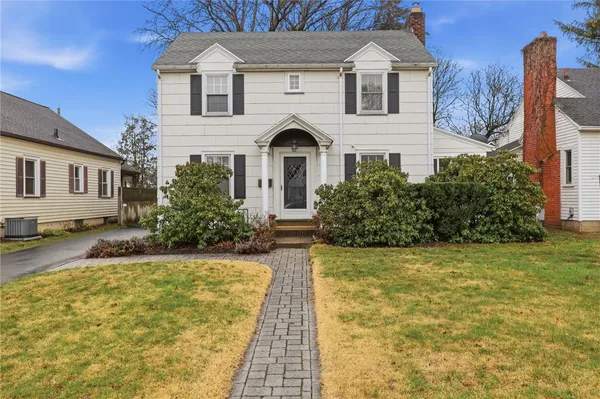 $249,900 | 53 Hedgegarth Drive, Irondequoit, NY 14617