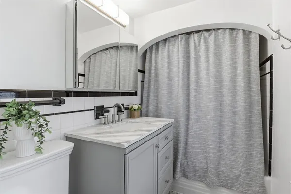 $249,900 | 53 Hedgegarth Drive, Irondequoit, NY 14617