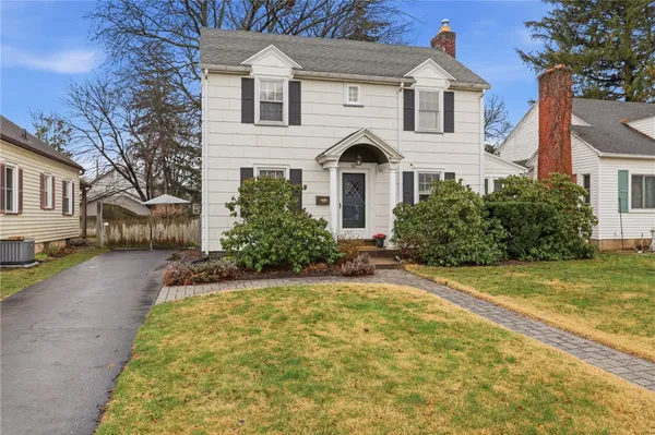 $249,900 | 53 Hedgegarth Drive, Irondequoit, NY 14617