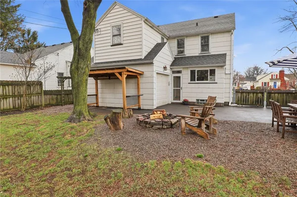 $249,900 | 53 Hedgegarth Drive, Irondequoit, NY 14617