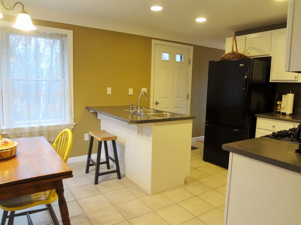 421 Ledgeview Drive Rochester, NH 03839 - Photo 2 of 26