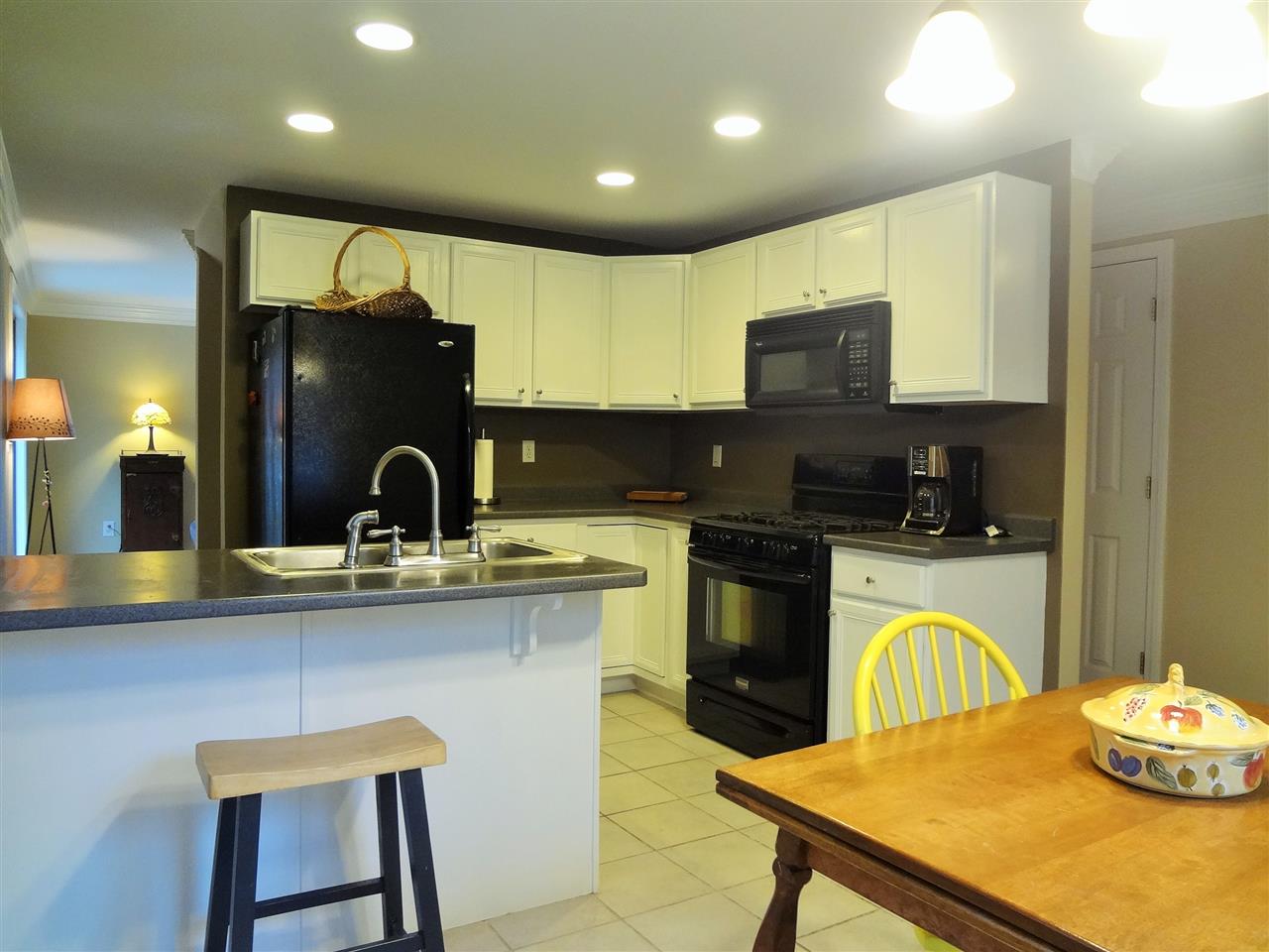 421 Ledgeview Drive Rochester, NH 03839 - Photo 4 of 26