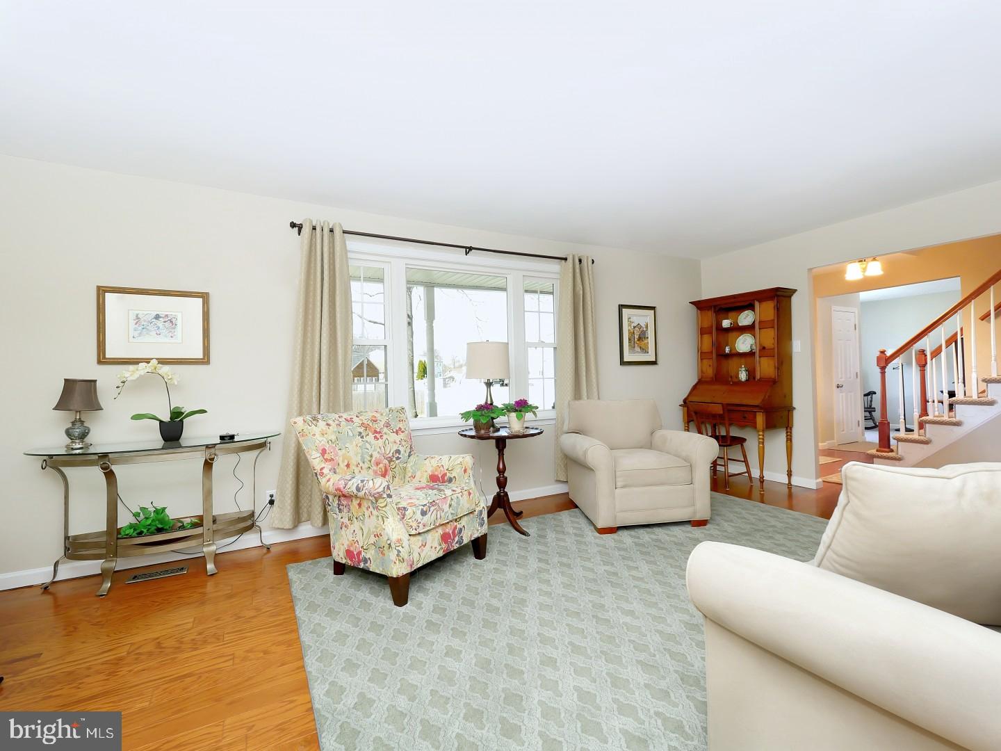 512 Barbara Road Fairless Hills, PA 19030 - Photo 11 of 24 Living Room