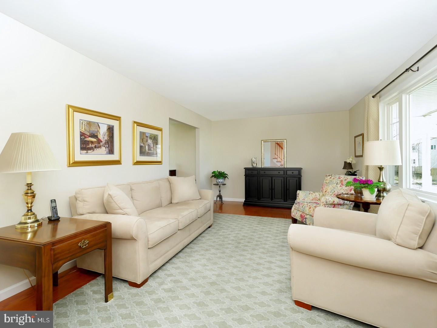 512 Barbara Road Fairless Hills, PA 19030 - Photo 10 of 24 Living Room