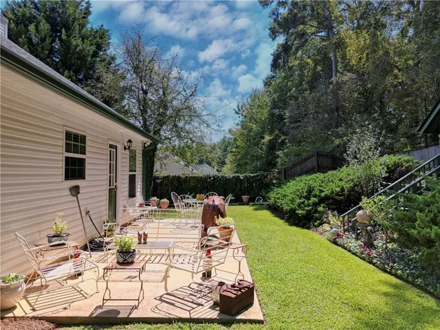 a view of a backyard with plants