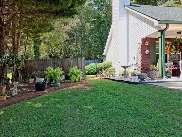 a view of an outdoor space