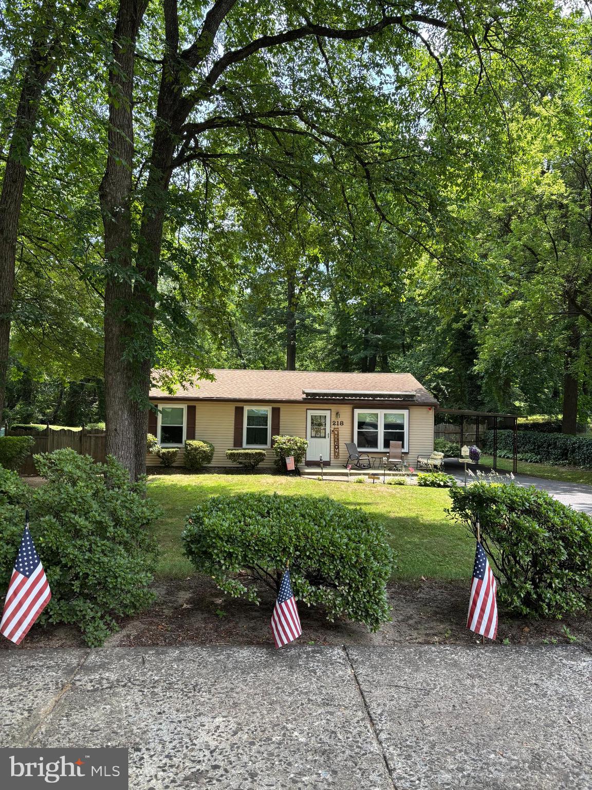 a view of a house with backyard