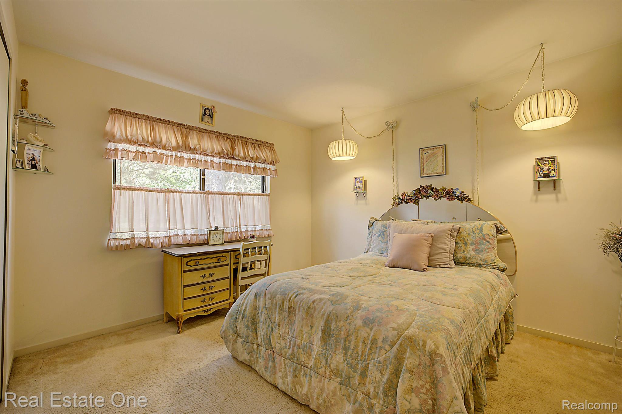562 Harrow Court, Unit 50 Rochester, MI 48307 - Photo 14 of 29 Second Bedroom