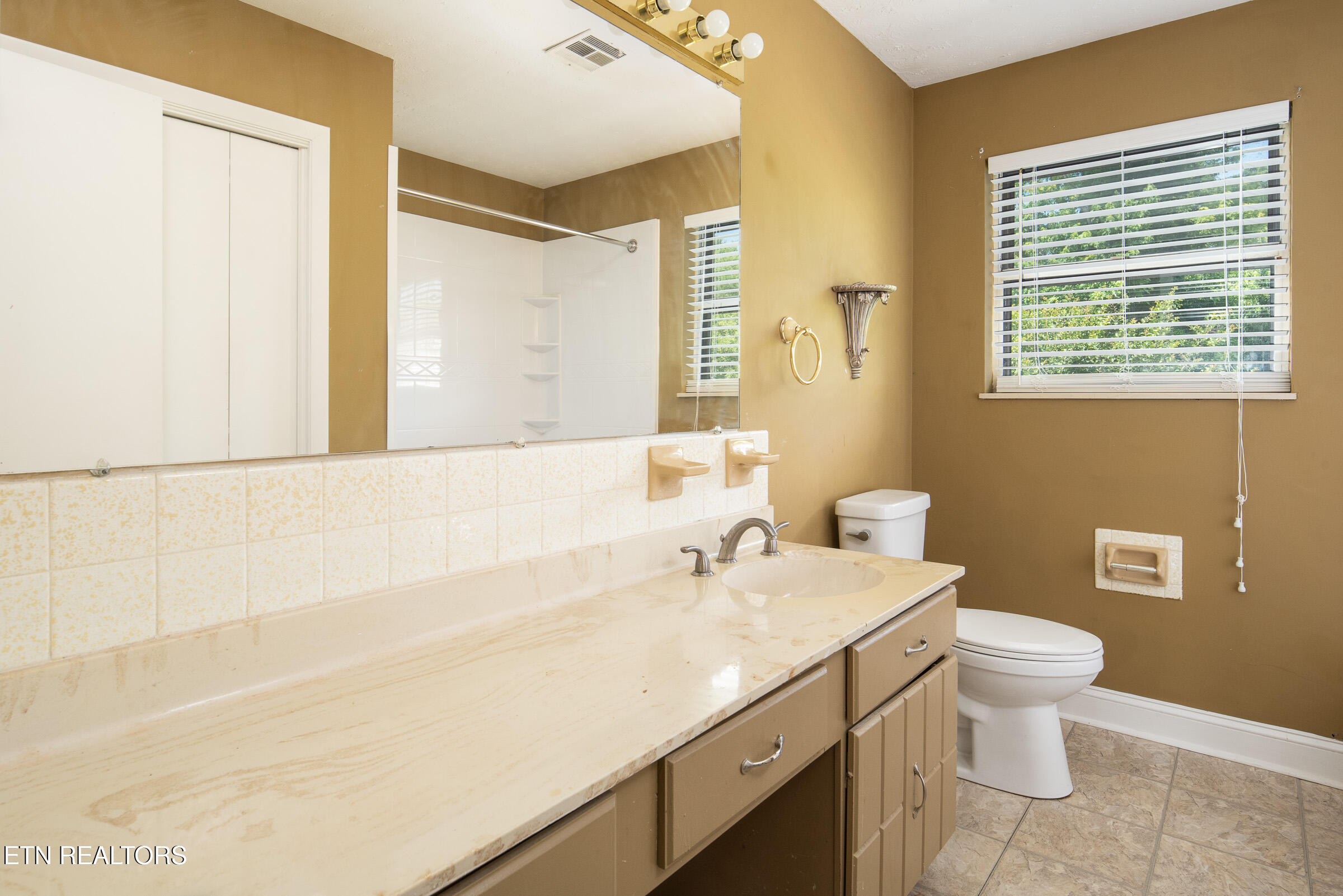 813 Naples Road Knoxville, TN 37923 - Photo 16 of 30 Large Counterspace