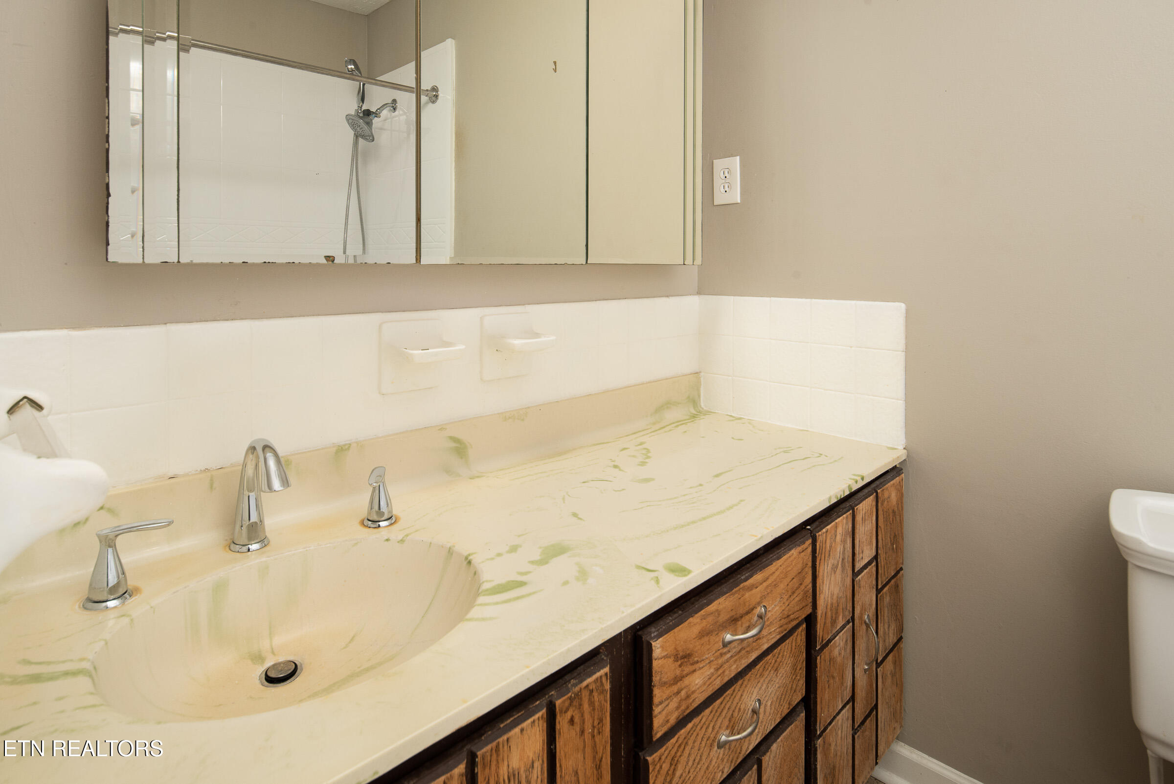 813 Naples Road Knoxville, TN 37923 - Photo 19 of 30 Primary Bath