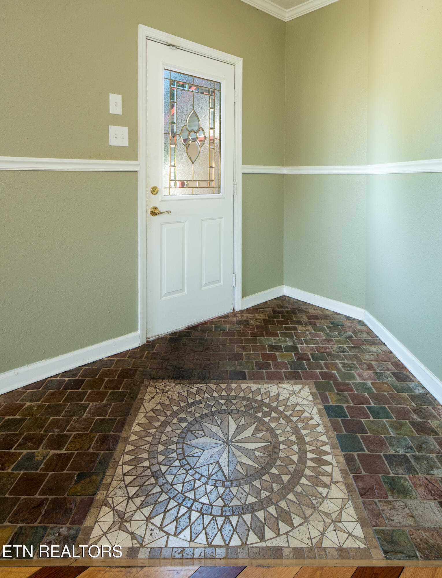 813 Naples Road Knoxville, TN 37923 - Photo 3 of 30 Entrance Off Driveway