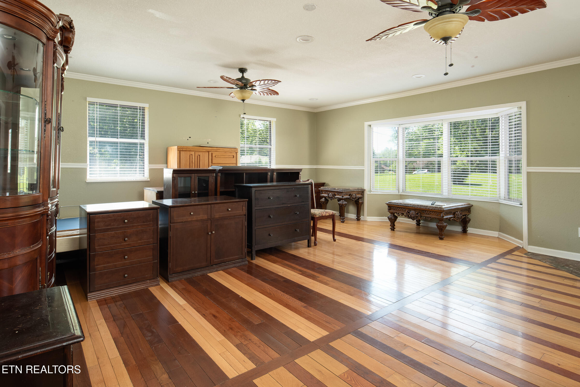 813 Naples Road Knoxville, TN 37923 - Photo 4 of 30 Living Room